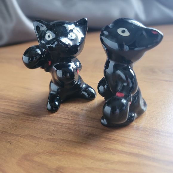 Vintage Salt or Pepper Shaker Boxing Cat Kitten Decoration Japan Black Clay - Picture 8 of 10
